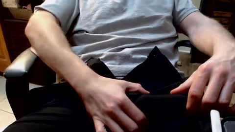 Snapshot of guitarguru420 chatting on February 2025 11:22:01 PM newbies online show from February 2025 11:22:01 PM