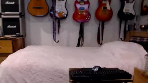 Snapshot of guitarsexgod chatting on January 2025 03:33:02 PM Mario online show from January 2025 03:33:02 PM