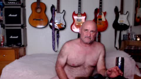 Snapshot of guitarsexgod chatting on January 2025 06:42:01 AM Mario online show from January 2025 06:42:01 AM