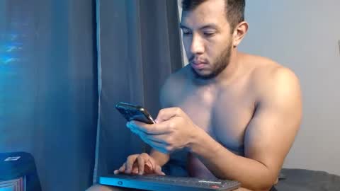 Snapshot of gurushake chatting on January 2026 03:31:01 AM holl latino online show from January 2026 03:31:01 AM