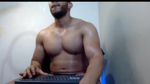 Snapshot of gurushake chatting on May 2026 05:56:01 PM holl latino online show from May 2026 05:56:01 PM