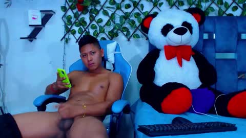 Snapshot of gurxxxt chatting on November 2025 01:56:02 PM Hakim online show from November 2025 01:56:02 PM