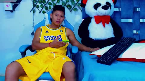 Snapshot of gurxxxt chatting on November 2025 04:01:02 PM Hakim online show from November 2025 04:01:02 PM