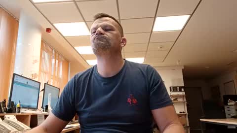 Snapshot of guschidick chatting on October 2025 03:02:01 PM guschidick online show from October 2025 03:02:01 PM