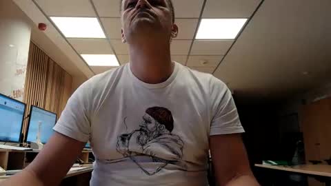 Snapshot of guschidick chatting on November 2025 11:48:01 PM guschidick online show from November 2025 11:48:01 PM