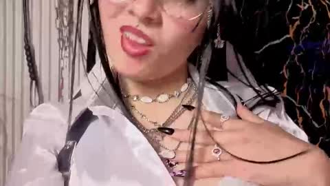 Miss online show from September 2025 01:46:01 PM