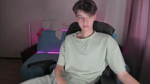 guy_liam1 online show from September 2025 02:32:01 PM