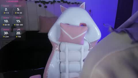 gyal_8_ online show from December 2025 04:07:01 AM