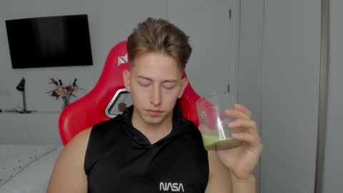 Snapshot of gym_alpha chatting on October 2025 02:26:01 PM Oliver online show from October 2025 02:26:01 PM