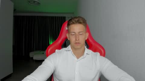 Snapshot of gym_alpha chatting on November 2025 10:32:02 PM Oliver online show from November 2025 10:32:02 PM