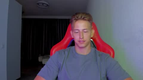 Snapshot of gym_alpha chatting on November 2025 12:44:01 AM Oliver online show from November 2025 12:44:01 AM