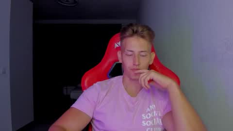 Snapshot of gym_alpha chatting on November 2025 12:20:02 AM Oliver online show from November 2025 12:20:02 AM