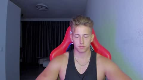 Snapshot of gym_alpha chatting on November 2025 10:00:02 PM Oliver online show from November 2025 10:00:02 PM