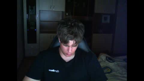 gymguy0505 online show from May 2026 09:33:02 PM