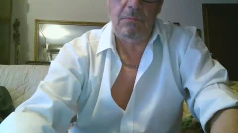 Snapshot of gyrdy chatting on December 2024 04:05:02 PM gyrdy online show from December 2024 04:05:02 PM