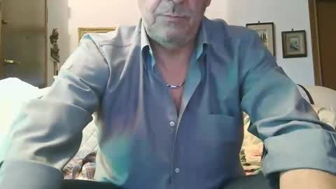 Snapshot of gyrdy chatting on December 2024 03:44:02 PM gyrdy online show from December 2024 03:44:02 PM