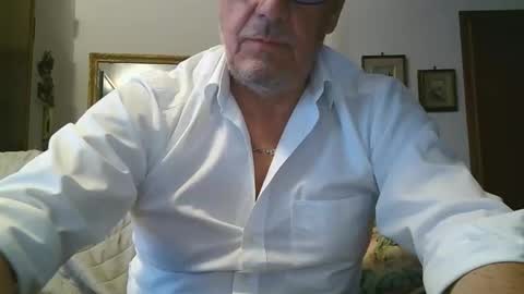 Snapshot of gyrdy chatting on December 2024 03:53:02 PM gyrdy online show from December 2024 03:53:02 PM