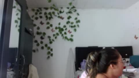 Snapshot of hader_wild21 chatting on January 2025 09:15:02 PM hader_wild21 online show from January 2025 09:15:02 PM