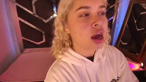 Snapshot of haelycute chatting on October 2025 12:36:02 PM Haely online show from October 2025 12:36:02 PM