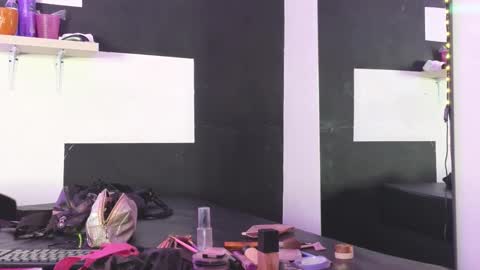 haileycat_ online show from November 2025 02:33:01 AM