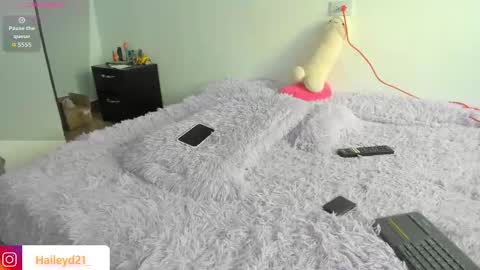 Hailey online show from November 2025 11:45:01 AM