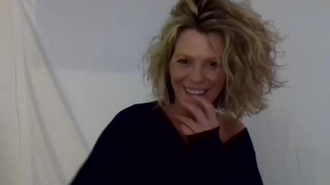 Snapshot of haileys123 chatting on December 2024 10:55:02 PM Hailey online show from December 2024 10:55:02 PM