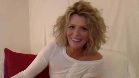 Snapshot of haileys123 chatting on December 2024 12:51:02 AM Hailey online show from December 2024 12:51:02 AM