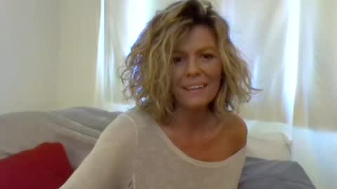 Snapshot of haileys123 chatting on January 2025 11:24:02 PM Hailey online show from January 2025 11:24:02 PM