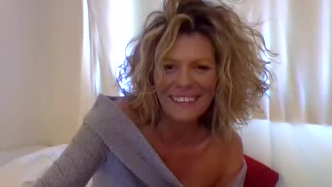 Snapshot of haileys123 chatting on January 2025 09:57:01 PM Hailey online show from January 2025 09:57:01 PM