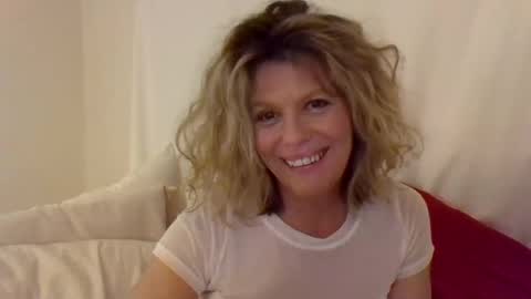 Snapshot of haileys123 chatting on February 2025 03:55:02 AM Hailey online show from February 2025 03:55:02 AM