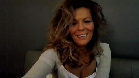 Snapshot of haileys123 chatting on January 2026 06:10:01 PM Hailey online show from January 2026 06:10:01 PM