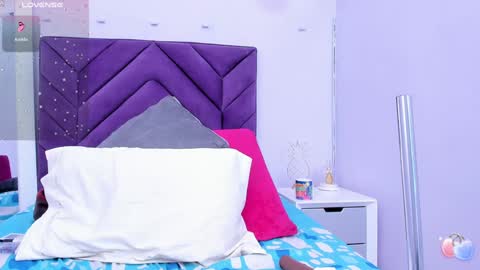 haileystonei online show from January 2025 06:01:02 PM