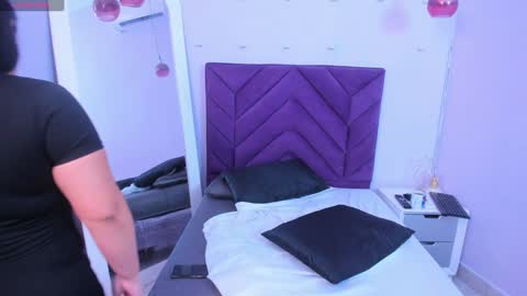 haileystonei online show from February 2025 11:55:02 AM