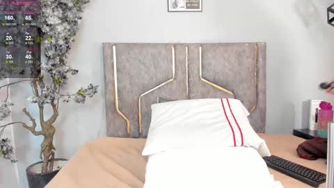 haileystonei online show from September 2025 11:45:02 AM