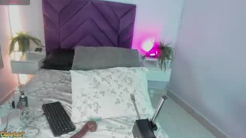 haileystonei online show from June 2026 11:37:01 AM
