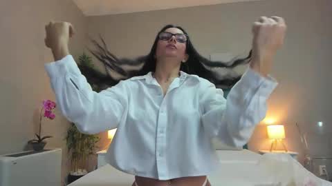 Hailey online show from October 2025 05:39:02 AM