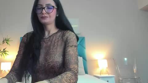 Hailey online show from October 2025 05:52:01 AM