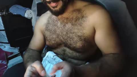 Snapshot of hairymann96 chatting on November 2025 07:04:02 PM hairymann96 online show from November 2025 07:04:02 PM