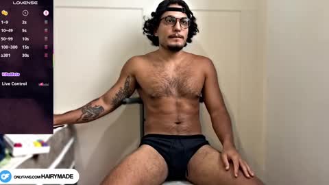 Snapshot of hairyshort chatting on October 2025 06:40:02 PM hairy and short online show from October 2025 06:40:02 PM