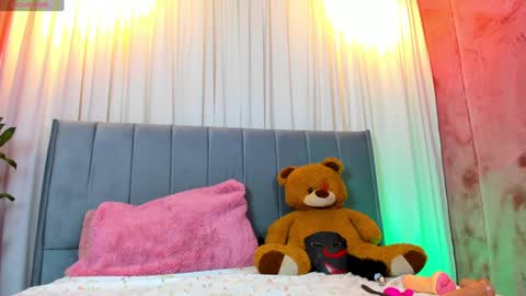 Snapshot of hakurukushka chatting on January 2025 05:51:02 PM Haku Please help me with your thumbs up its important online show from January 2025 05:51:02 PM
