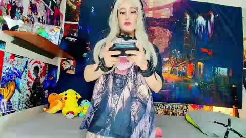 Snapshot of hakurukushka chatting on November 2025 09:15:01 PM Haku Please help me with your thumbs up its important online show from November 2025 09:15:01 PM