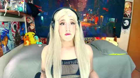 Snapshot of hakurukushka chatting on November 2025 08:30:01 PM Haku Please help me with your thumbs up its important online show from November 2025 08:30:01 PM