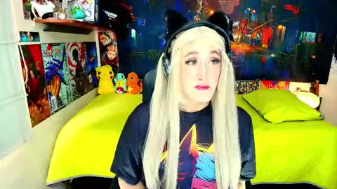 Snapshot of hakurukushka chatting on December 2025 08:14:01 PM Haku Please help me with your thumbs up its important online show from December 2025 08:14:01 PM