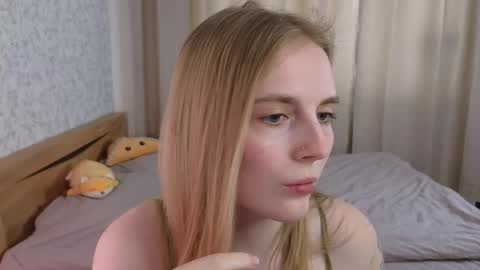 Snapshot of halie_cross chatting on February 2025 04:28:02 AM Nellie online show from February 2025 04:28:02 AM