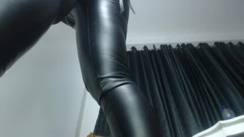 Snapshot of halley_raven chatting on October 2025 09:17:02 PM Halley Raven online show from October 2025 09:17:02 PM