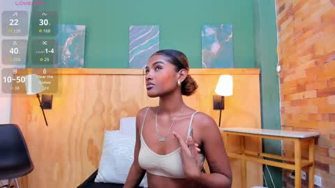 Halley Lorens online show from April 2026 07:34:01 PM