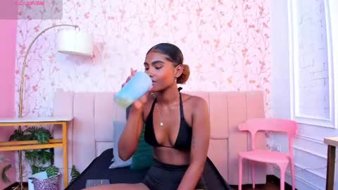 Halley Lorens online show from June 2026 07:24:02 PM