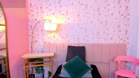 Halley Lorens online show from June 2026 07:01:02 PM