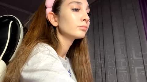 Holly online show from November 2025 03:14:02 PM