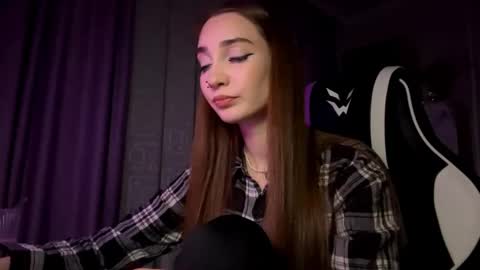 Snapshot of halliemcanaw chatting on November 2025 05:16:01 PM Holly online show from November 2025 05:16:01 PM